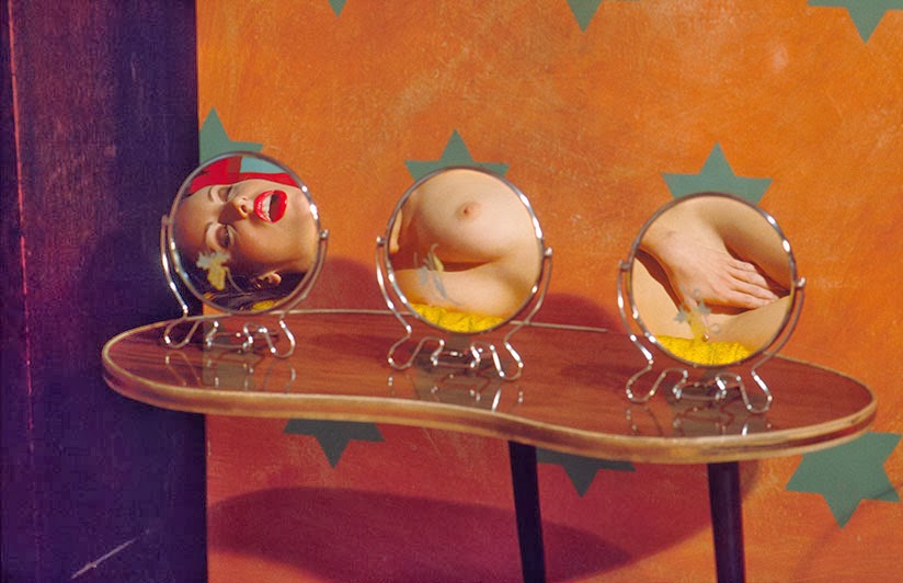 Desnudo erótico de Alva Bernadine Mujer desnuda frente al espejo, fotografía de Alva Bernardine