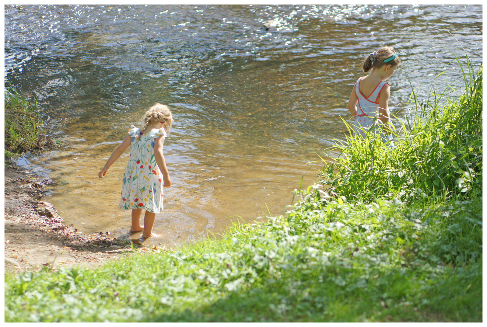 CERGIPONTIN Les Pieds dans l'Eau Standing in the River CERGIPONTIN Les Pieds dans l'Eau Standing in the River