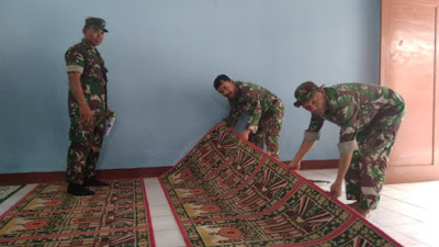 SATGAS TMMD BANTU BERSIHKAN MASJID SATGAS TMMD BANTU BERSIHKAN MASJID