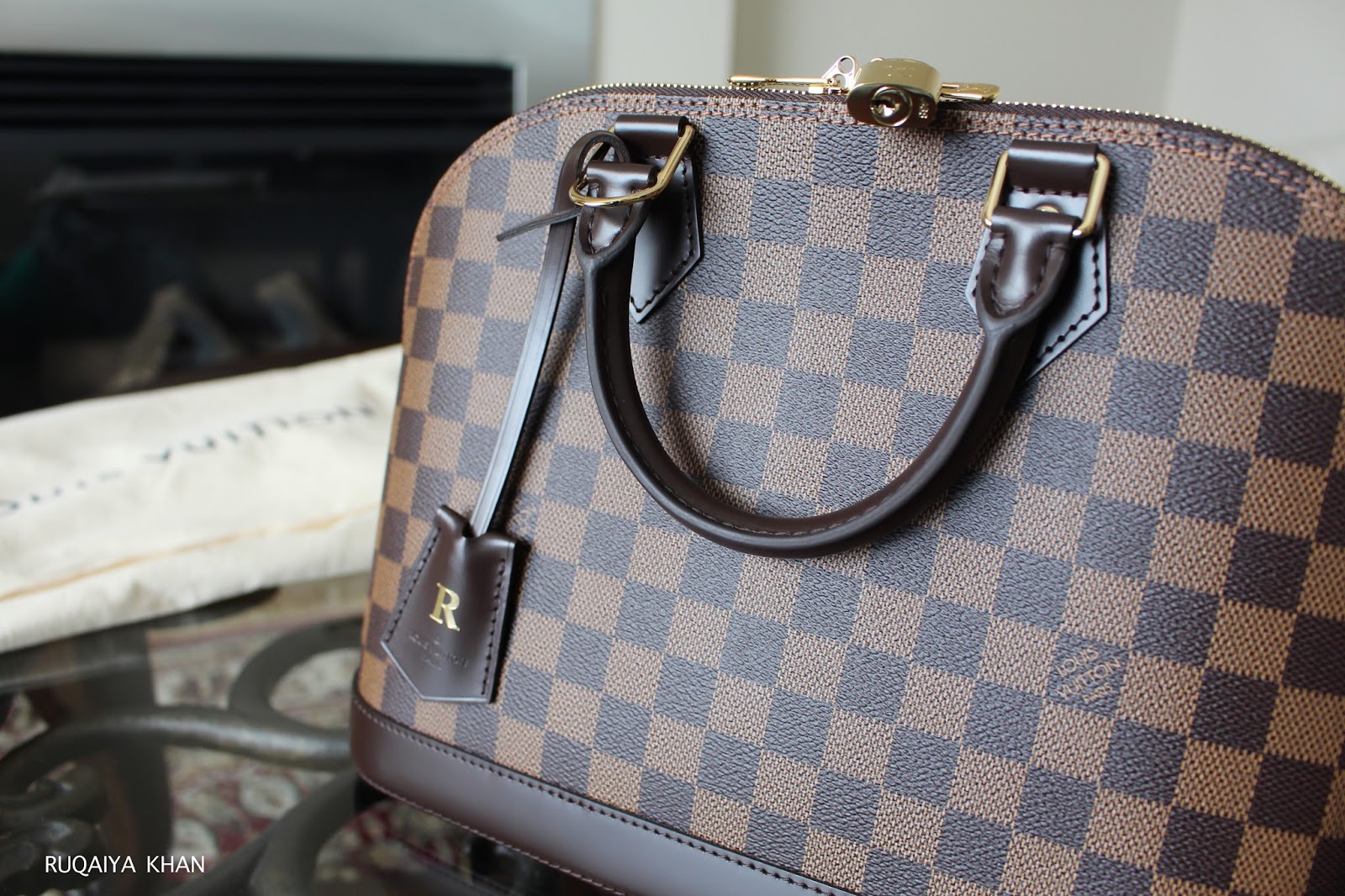 smøre Andet Fedt Ruqaiya Khan: Louis Vuitton ALMA PM Review and Photos