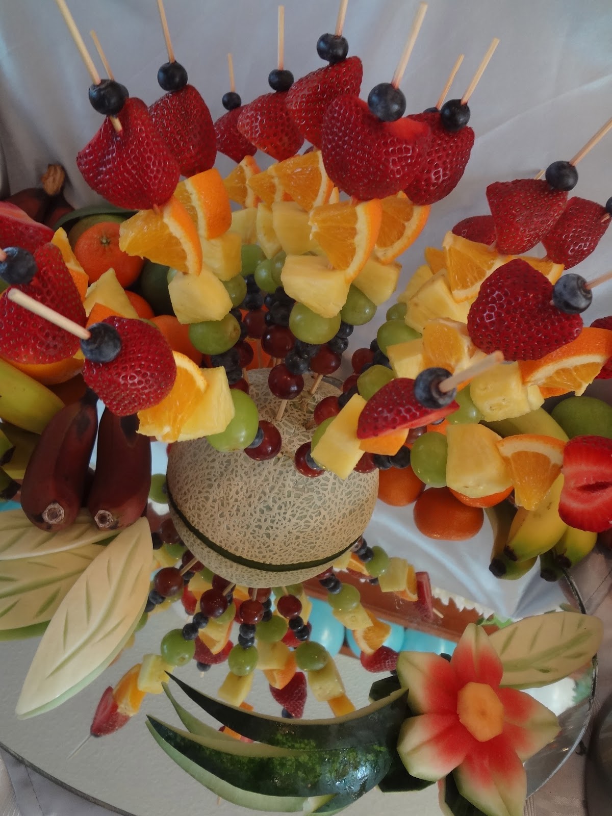 How To Make A Fruit Tree For A Party / Let's Make a Pineapple Palm Tree