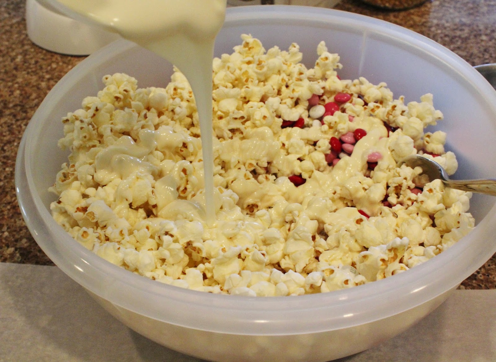 white-chocolate-valentine-popcorn