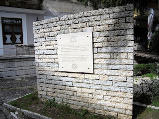 η στήλη της UNESCO στο Αργυρόκαστρο