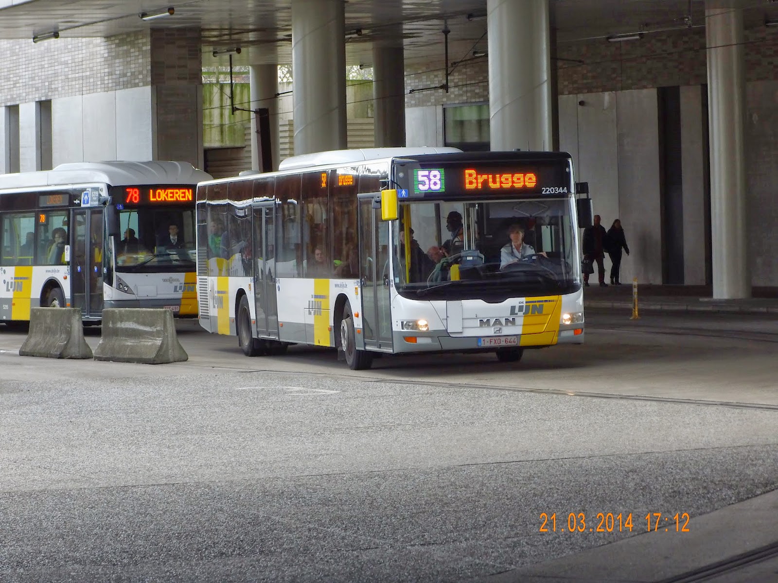 Diplomatie Overjas Aannemer busfoto's van de VVM (de lijn)