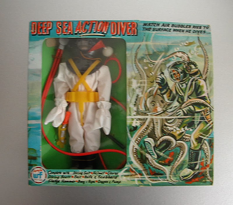 MOONBASE CENTRAL VINTAGE PLASTIC TOY DEEP SEA DIVERS