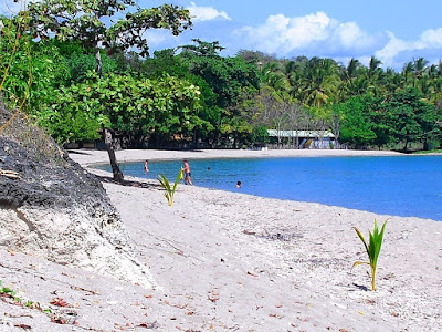 Pantai Kencana menjadi pusat wisata air yang nyaman