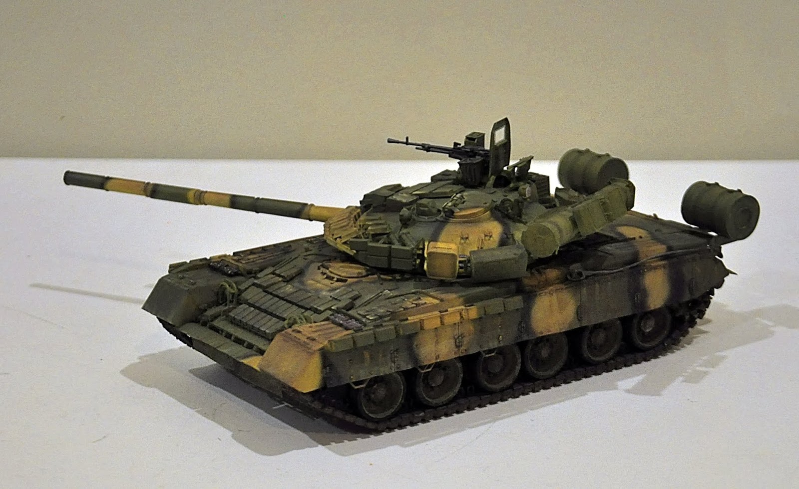 Русские танки купить. T-80 MBT. Т-80бв Трумпетер. Т-80уд 1/35 Trumpeter. Т-80б Trumpeter 1/72.