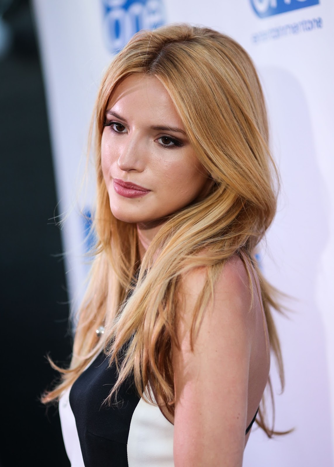 Kate ryan ella elle l'a. Bella thorne. Kate ryan ella elle l'a. Elle ryan. Elle ryan.