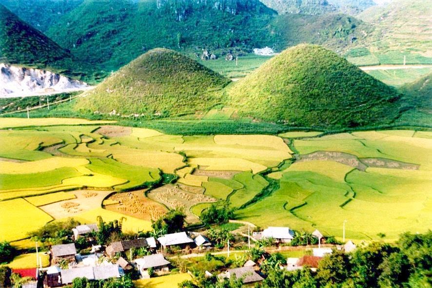 Chùm ảnh núi đôi cô tiên Quản Bạ - Hà Giang - Du lịch năm 2019-2020