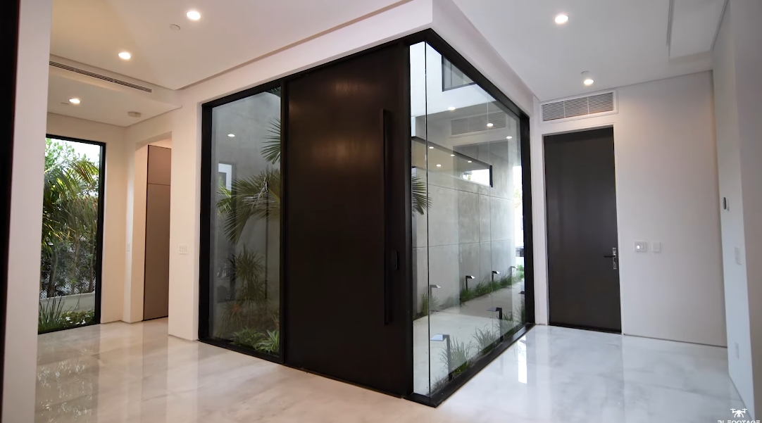32 Interior Design Photos vs. 831 N Curson Ave, Los Angeles Luxury Home Tour