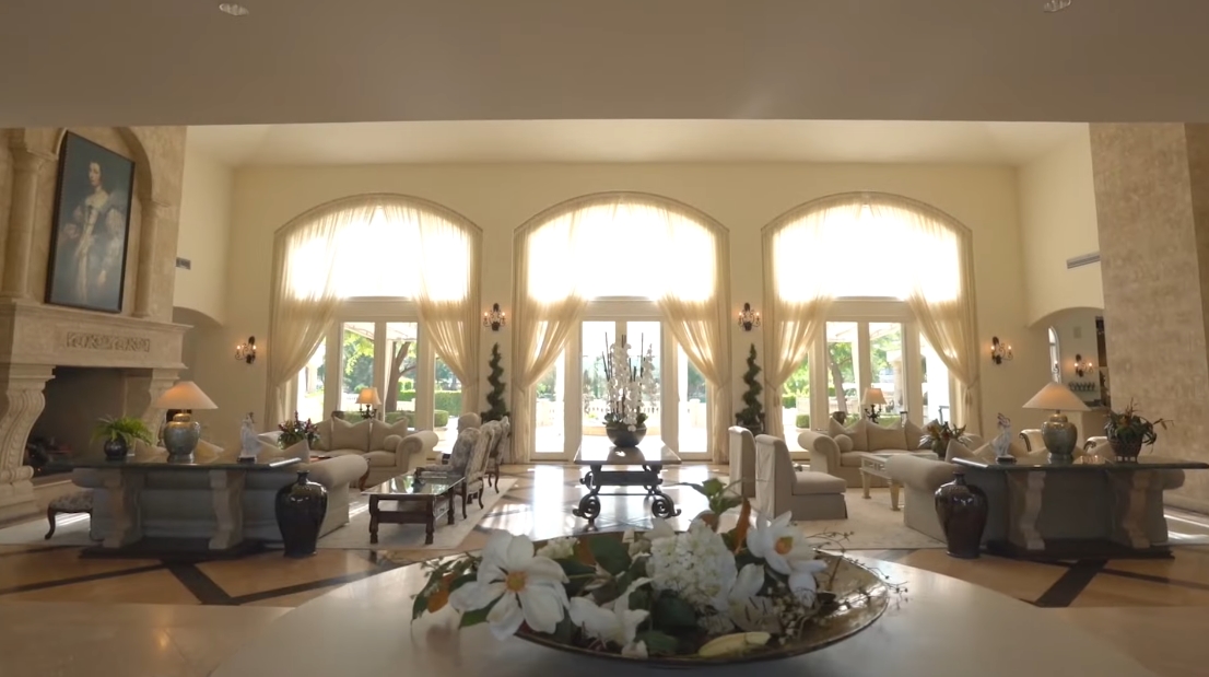 Tour Coachella Valley, CA Luxury Classic Mansion vs. 19 Interior Design Photos