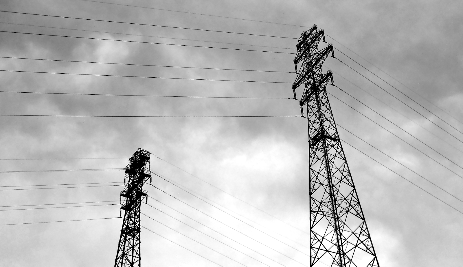 Étant donné Deux pylônes