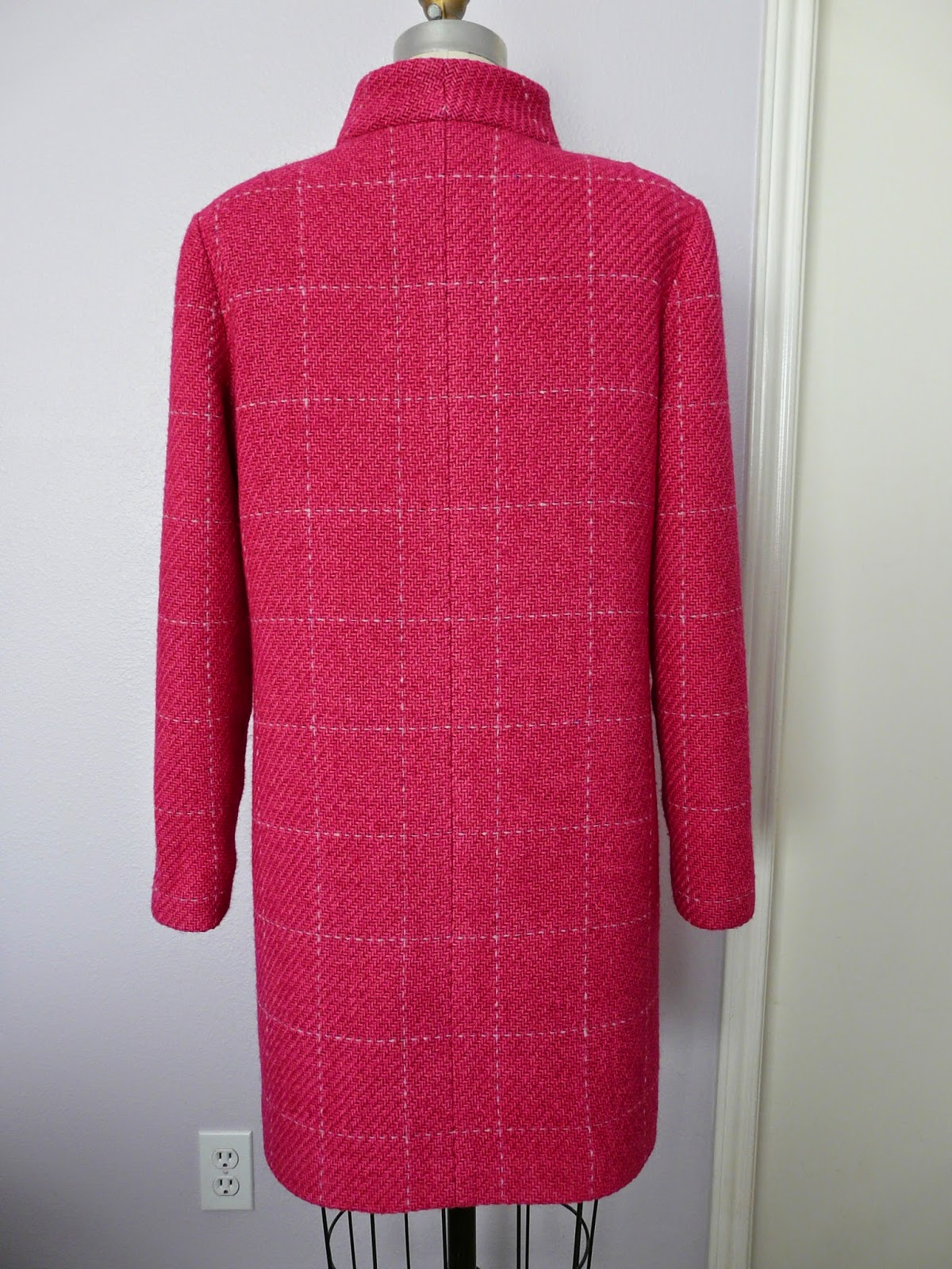 Amanda's Adventures in Sewing: Vogue 8933 - Hot pink wool coat