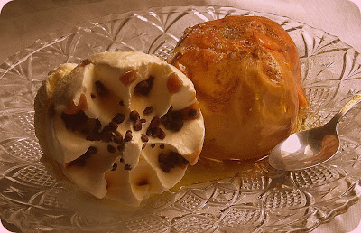 Inghetata de vanilie cu mar copt . British food, 1