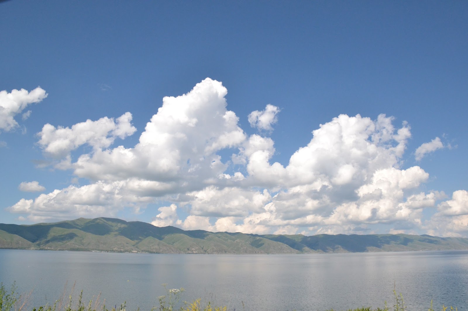 Температура озера севан. Озеро Севан. Озеро Севан пляж. Озеро Севан рыбалка. Картинки озеро Севан в Армении.