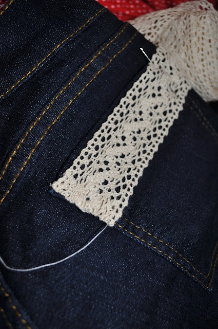 something fashion, blog, valencia DIY fashion lace trim shorts how to, sewing lace to shorts summer idea fashion resources
