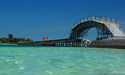 http://tempatwisata.web.id/wisata-jembatan-cinta-di-pulau-tidung-kepulauan-seribu-jakarta.html