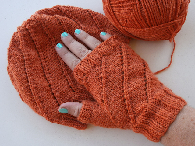 sferruzzando-qua-e-l-spiral-cap-mittens