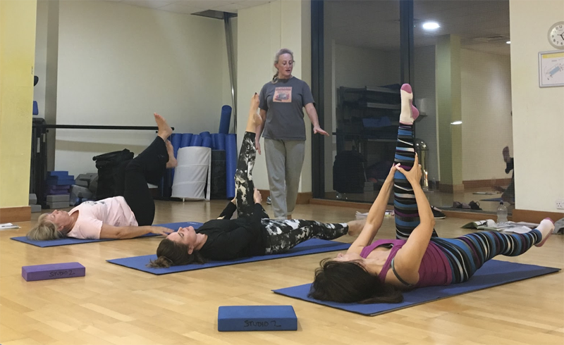 The Posture Exercise This Trainer Swears by to Fix Rounded Shoulders Instantly