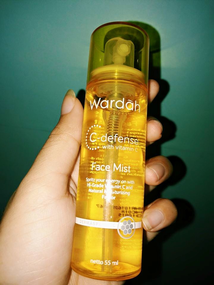 Sunny days Review Wardah Face Mist Cdefense with vitamin C