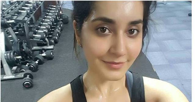 15 Minute Rashi Khanna Gym Workout for push your ABS