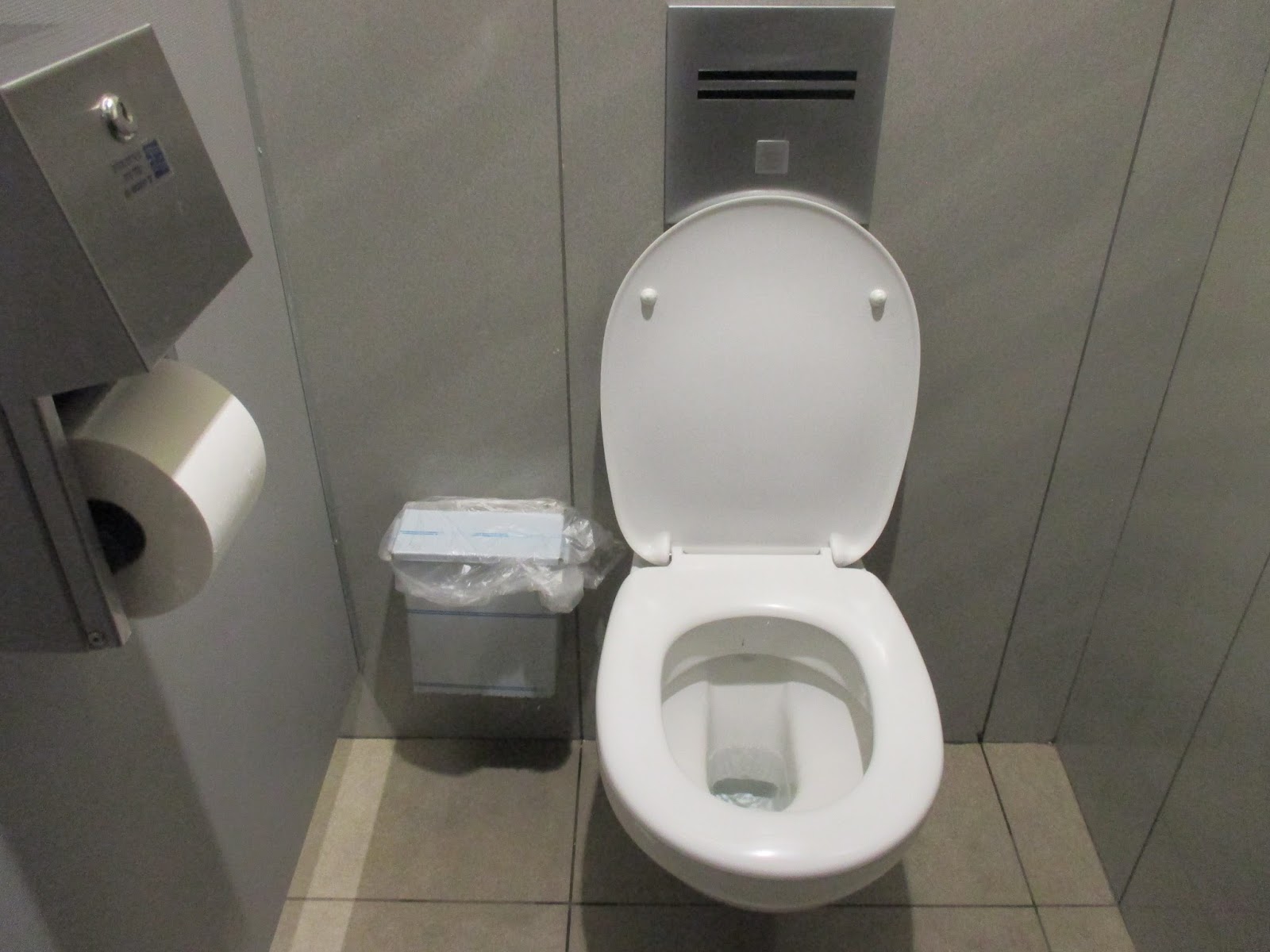 A Jewish Grandmother Pishers' Guide to Jerusalem 13, Hadar Mall