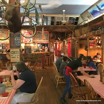 interior of Ludy’s Main St. BBQ in Woodland, California