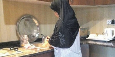سيدة سعودية تراقب الخادمة وعند دخولها الحمام تحدث المفاجأة 