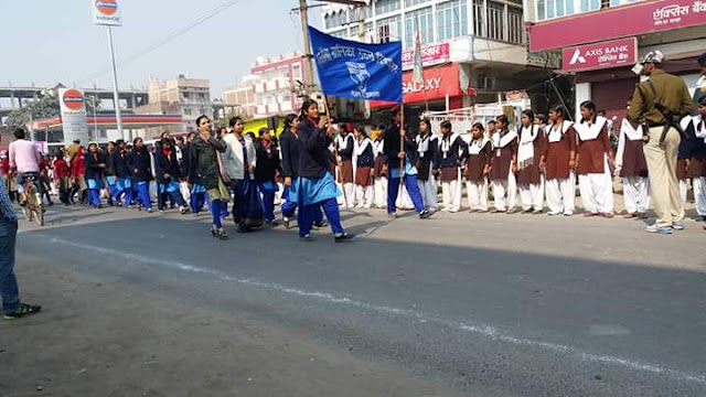 मानव श्रृंखला ने रची इतिहास। देखें बेतियावासियो ने कैसे किया समर्थन।। 5 मानव श्रृंखला ने रची इतिहास। देखें बेतियावासियो ने कैसे किया समर्थन।। 5