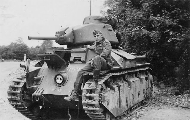20 May 1940 worldwartwo.filminspector.com Renault D2 tank