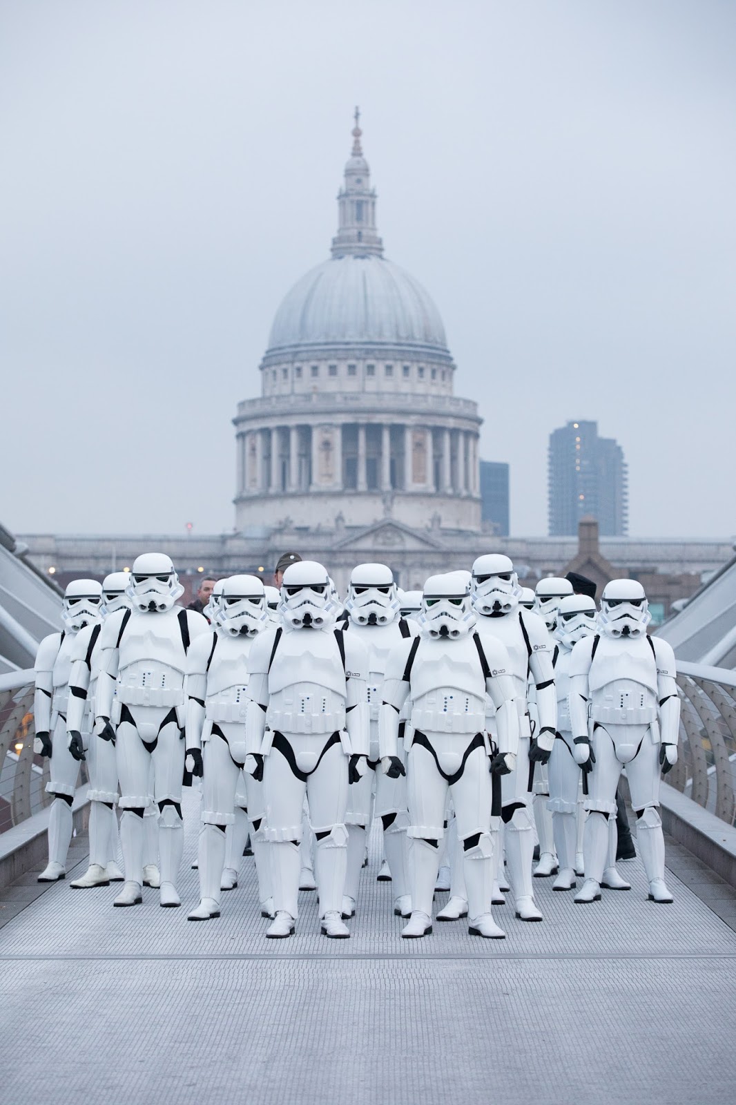 STAR WARS FANS DESCEND ON LONDON AHEAD OF ROGUE ONE A STAR WARS STORY