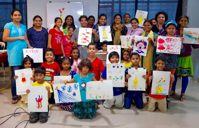Participants at the art workshop organised by Art India Foundation (photo gallery available on www.indiaart.com)