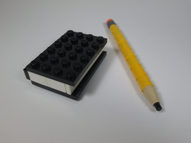 MOC LEGO bloco de notas e lápis