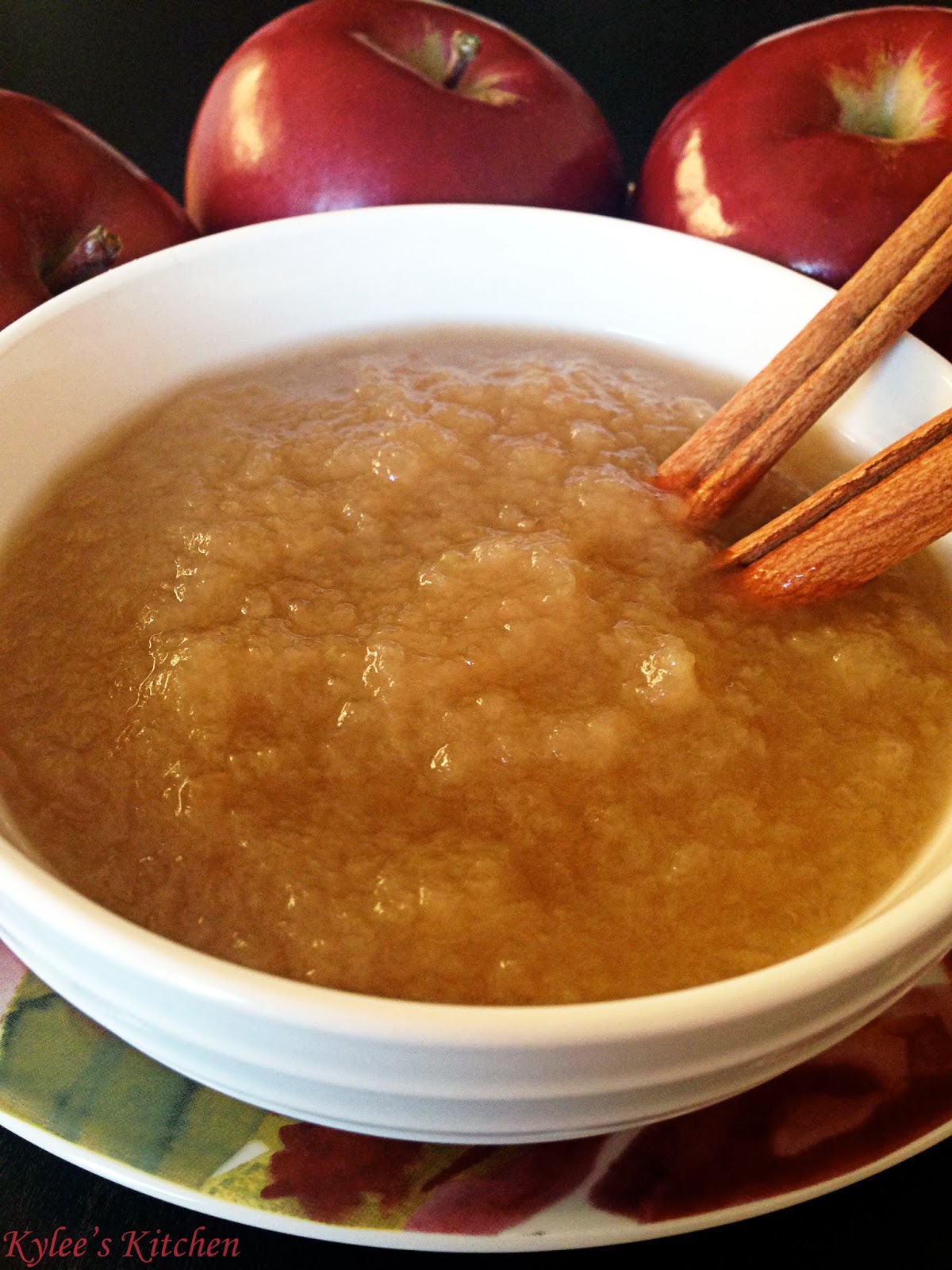 Kylee's Kitchen NO FUSS CROCK POT APPLESAUCE