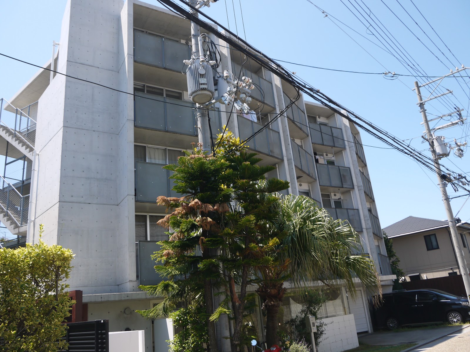 マンションタイプの店舗物件 西宮 芦屋 神戸 阪神間で整体院 美容サロン ヨガ教室 教室のご開業を ｊｒ西宮の太陽土地建物です 芦屋 ｊｒ芦屋 駅徒歩５ ６分 デザイナーズなマンションタイプの店舗物件 約９坪 予約制のエステ 整体 教室事務所