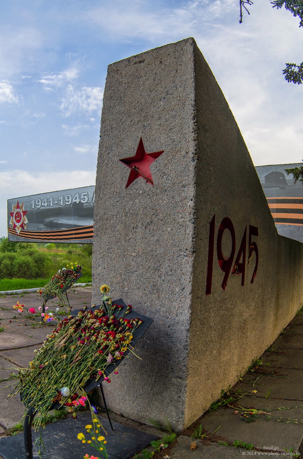 Памятник в Отрадном Ленинградской области. Красно никольское