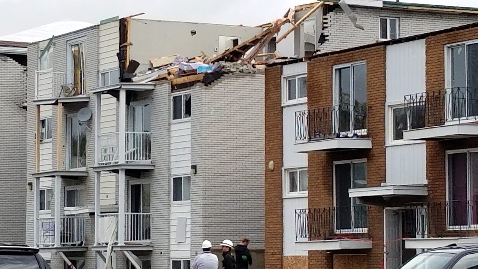 Des Vies Sans Toit Zigzag de photos: Maisons sans toit