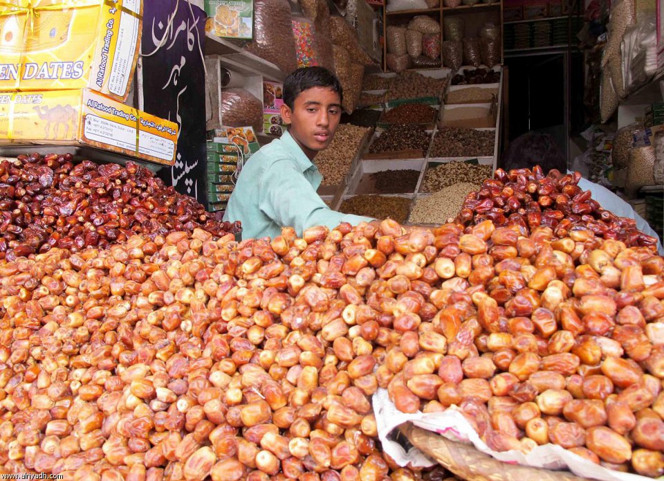 The World In Pictures Dates in the Arab markets