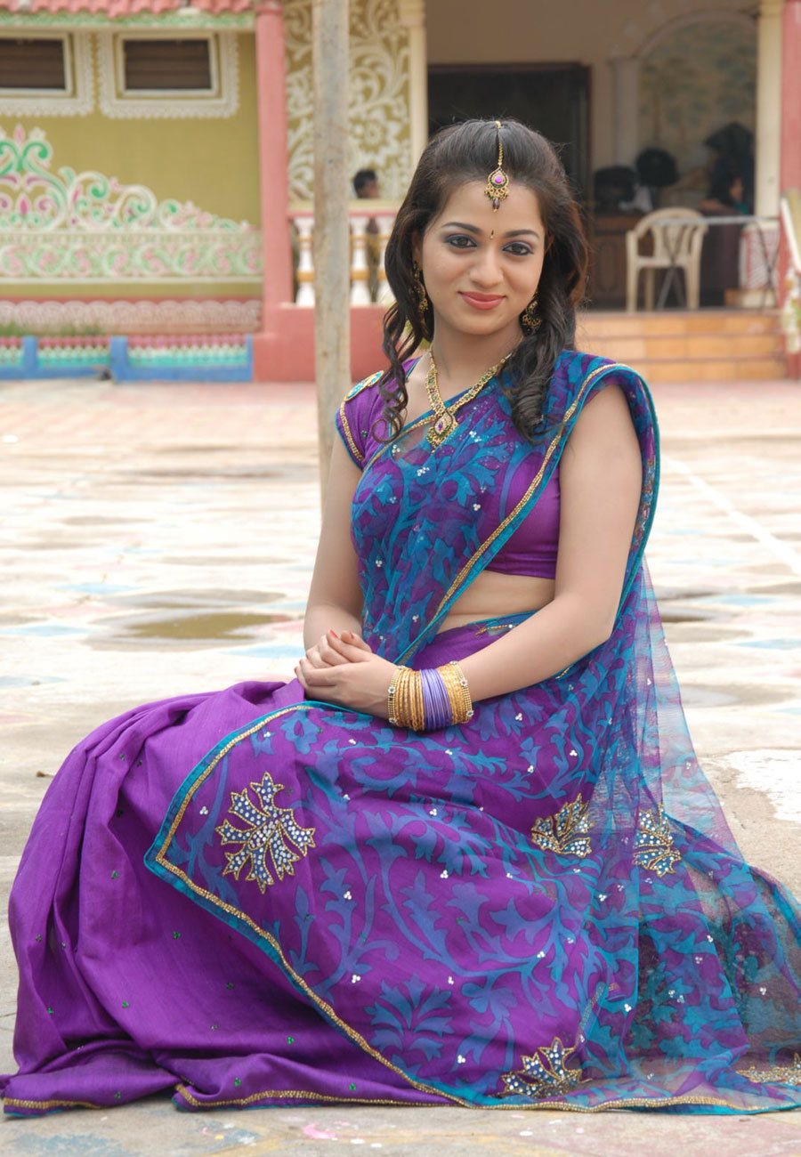 Reshma Latest Gorgeous Hot Saree Photo Shoot  Film -9366