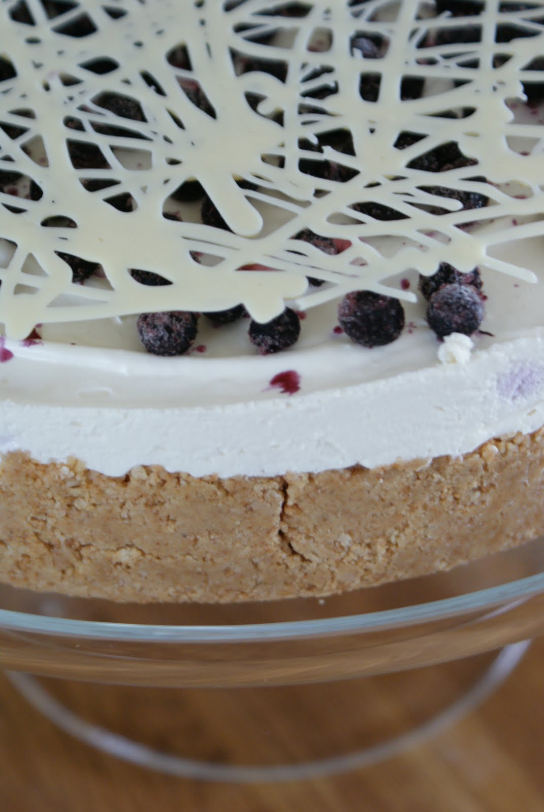 Valkosuklaamustikkajuustokakku