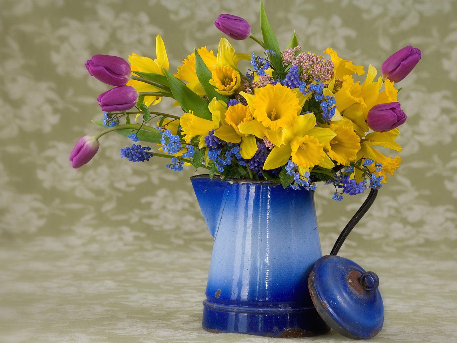 http://3.bp.blogspot.com/-O6DiyHFWjRw/T5h0UwDVH5I/AAAAAAAADfU/JNlohAlzVIM/s1600/spring-flower-arrangement-HD_wallpapers.jpg