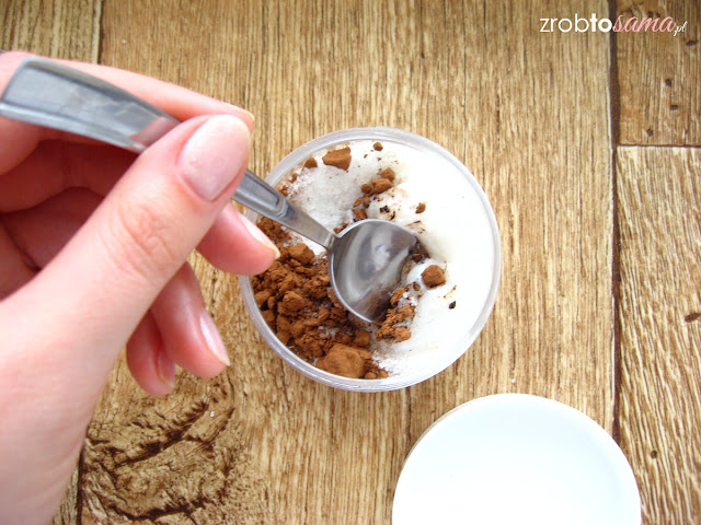 Jak zrobić domowy kokosowo-czekoladowy peeling cukrowy do ciała DIY