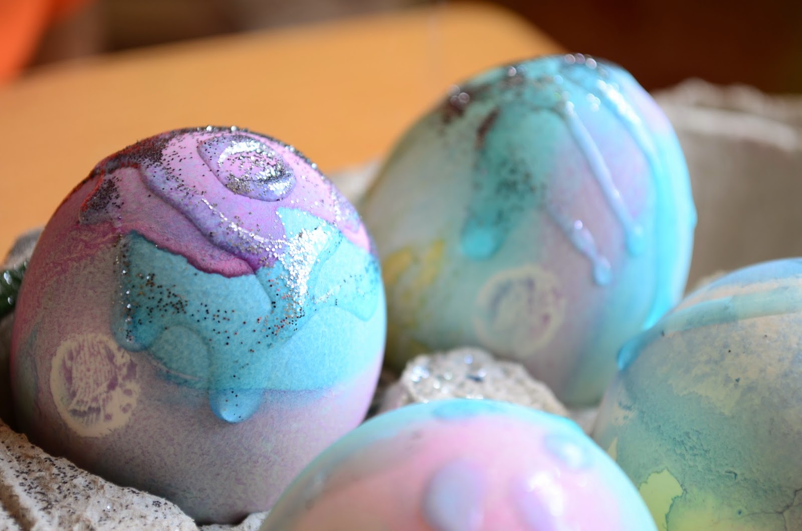 Easter Activity: Glittery Eggs
