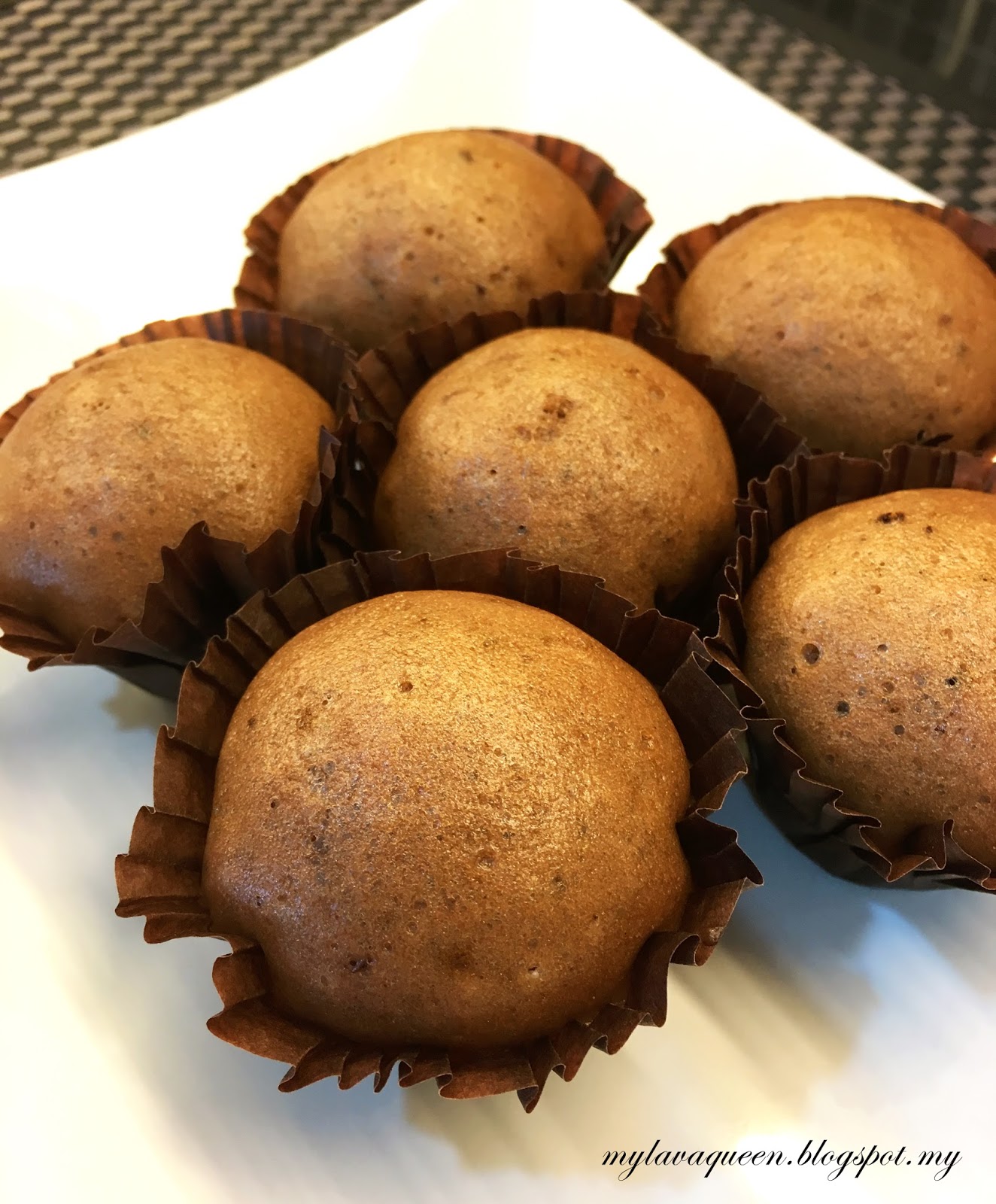 STEAMED CHOCOLATE HONEY BUNS Lava Queen