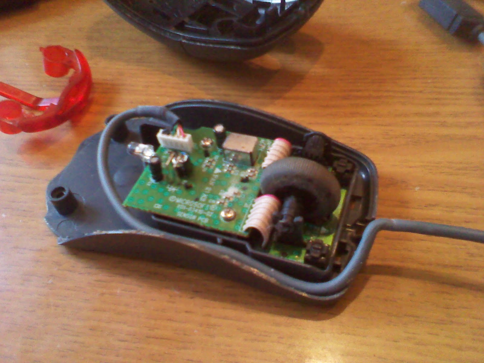 Как чистить мышь. Как собрать мышку. Отремонтировать кнопку мыши. Чистим оптическую мышку. Как почистить компьютерную мышь от грязи.