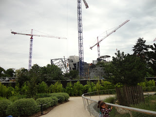 Louis Vuitton Foundation building being built
