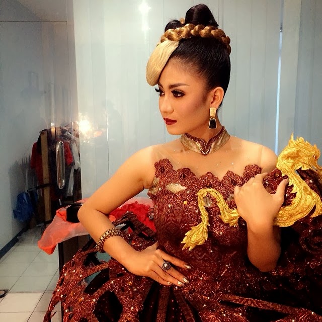 LINA MARLINA FOTO CANTIK DANGDUT ASIK - ZONA ARTIS LAGI