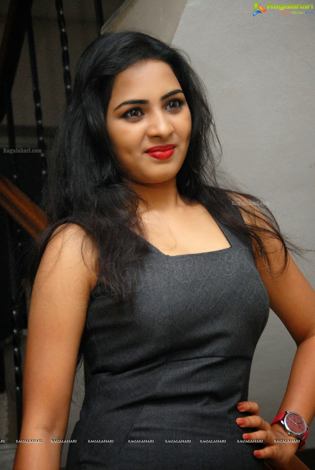 Srushti Dange Hot Sexy Navel Show Tight Skirt Spicy