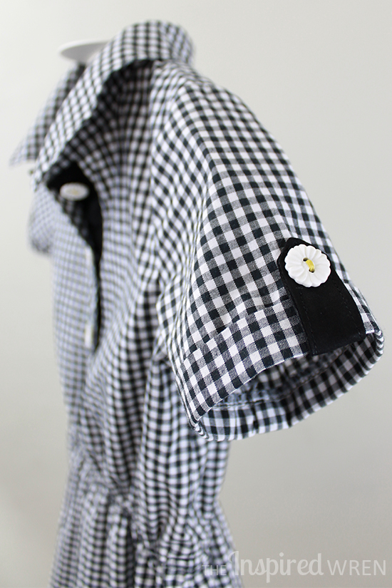 Perfect details: white flower buttons with yellow thread on black& white gingham | The Inspired Wren Perfect details: white flower buttons with yellow thread on black& white gingham | The Inspired Wren