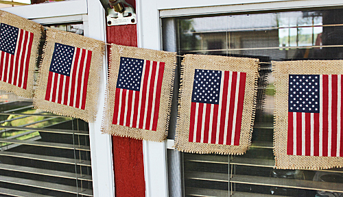 Last Minute DIY American Flag Banner With Burlap